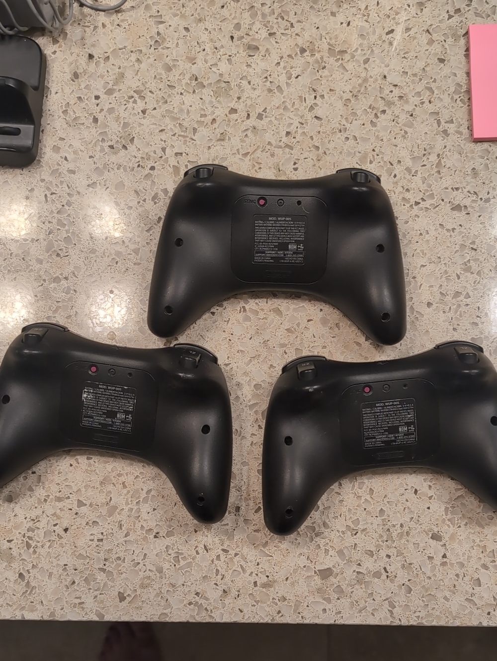 3 Wii U Wireless Controllers - Picture 4 of 4